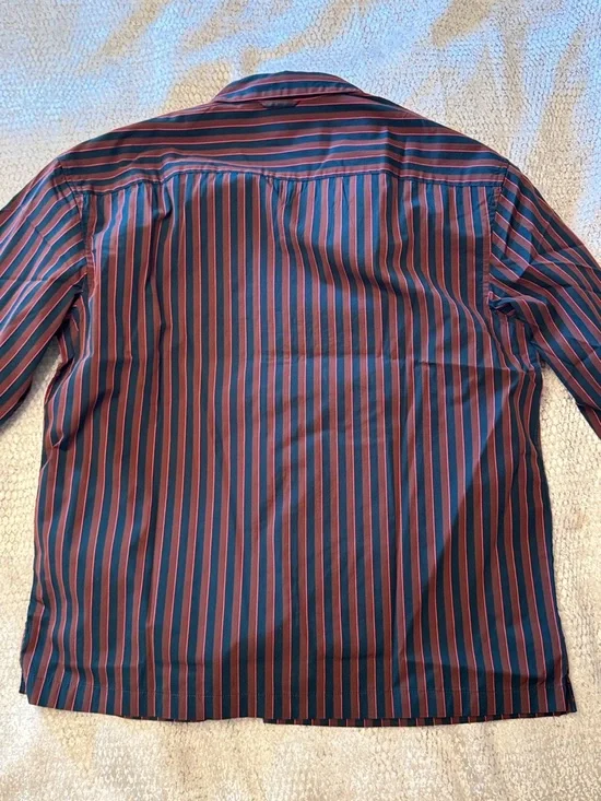 Banana Republic Relaxed-Fit Cotton Poplin in Navy & Burgundy Relaxed-Fit Cotton - Picture 4 of 8